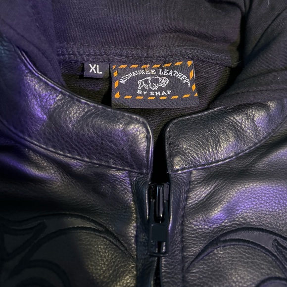 Women’s Leather Biker Jacket - Picture 4 of 9